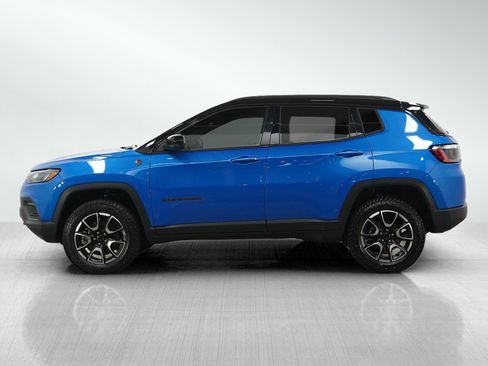 Used 2025 Jeep Compass Trailhawk AWD/4WD image 2