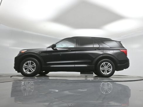 Certified 2023 Ford Explorer XLT RWD image 7