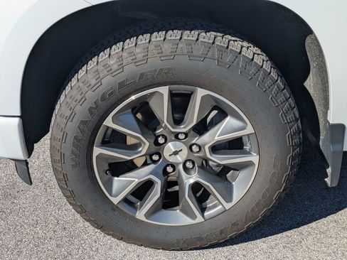 Used 2024 Chevrolet Silverado 1500 RST w/ Z71 Off-Road Package AWD/4WD image 11