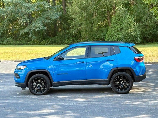 Used 2026 Jeep Compass Latitude AWD/4WD image 3