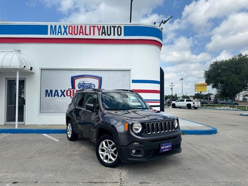Used 2018 Jeep Renegade Latitude AWD/4WD image 16