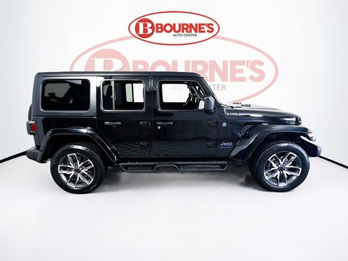 Used 2024 Jeep Wrangler Unlimited w/ Convenience Group image 10