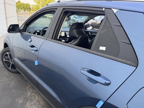 New 2025 Kia Niro EX image 12