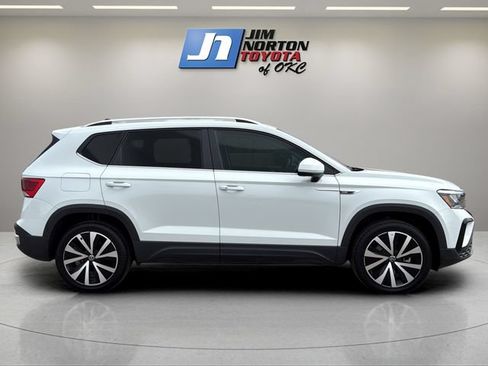 Used 2024 Volkswagen Taos SE FWD image 4
