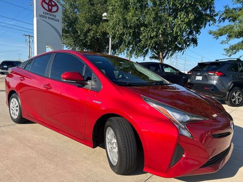 Used 2016 Toyota Prius Two FWD image 3