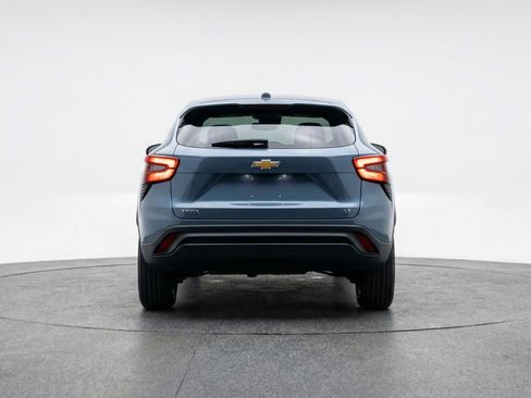 Used 2025 Chevrolet Trax LT FWD image 7