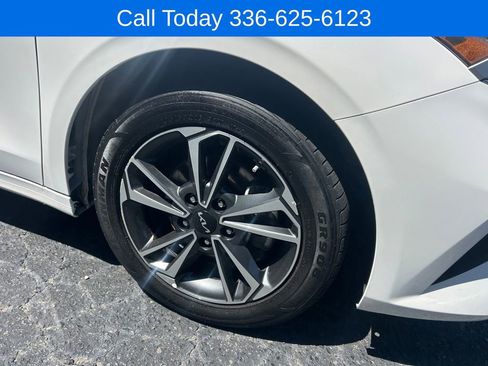 Used 2024 Kia Forte LXS FWD image 11