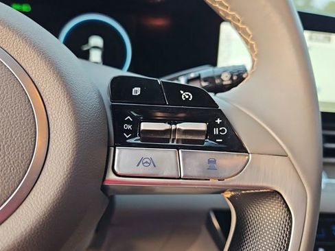 Used 2023 Hyundai Elantra SEL w/ Convenience Package image 24