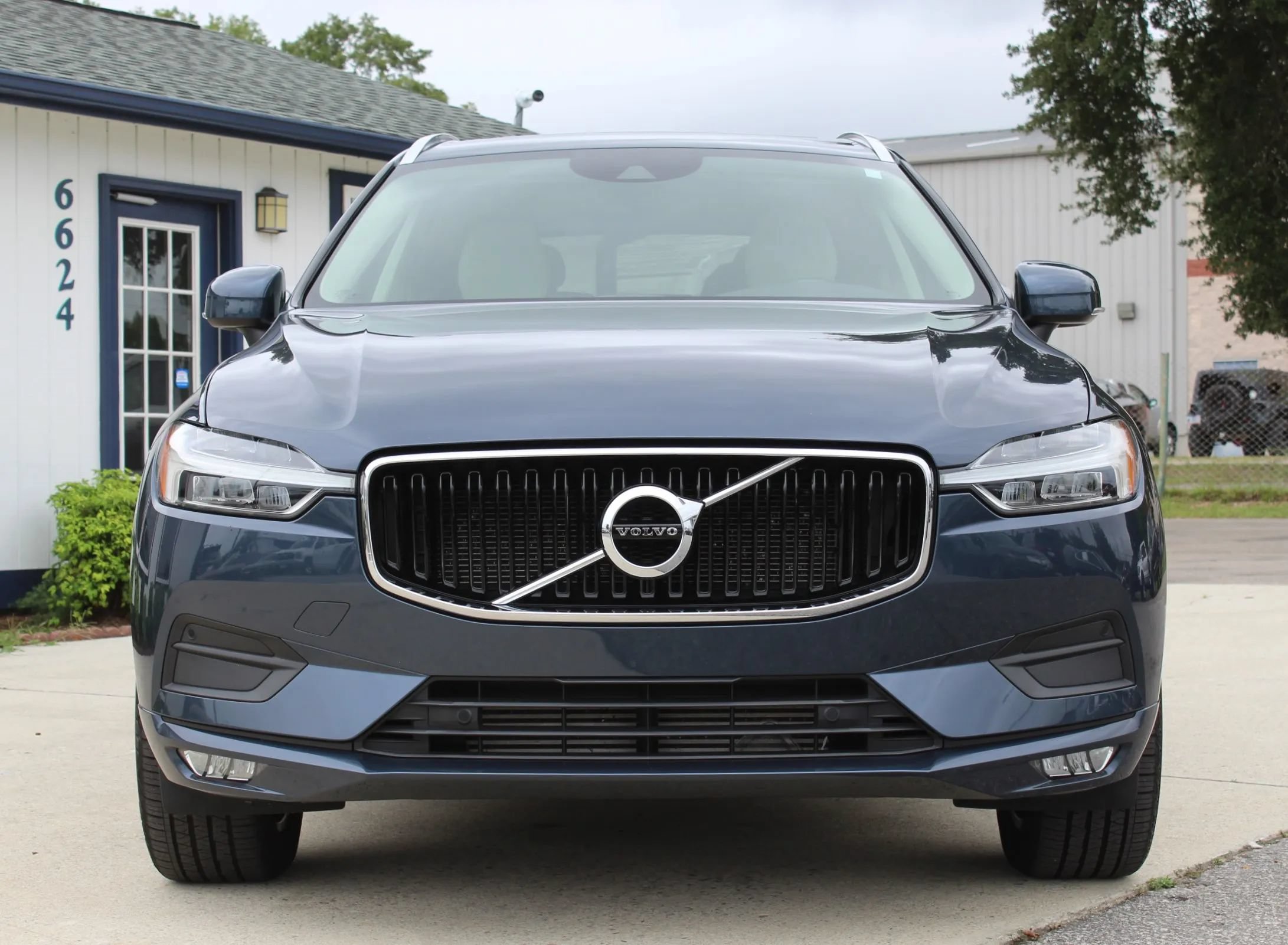 Used 2021 Volvo XC60 T5 Momentum w/ Premium Package FWD image 8
