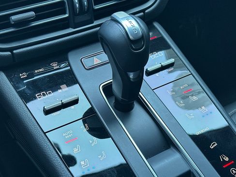 Certified 2023 Porsche Macan S AWD/4WD image 22