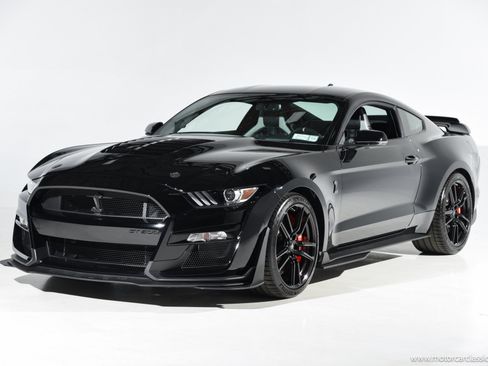 Used 2020 Ford Mustang Shelby GT500 w/ Technology Package RWD image 3