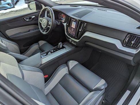 Used 2022 Volvo XC60 B5 R-Design w/ Advanced Package image 30