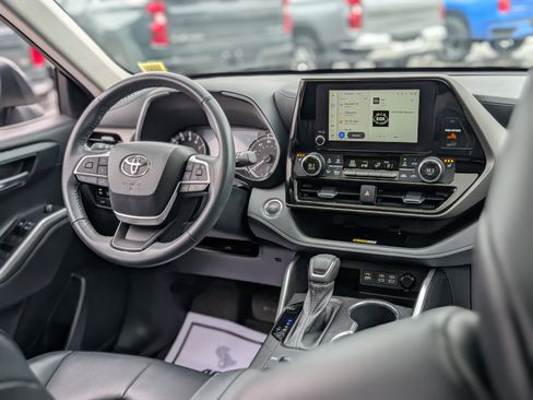 Used 2023 Toyota Highlander XLE image 15