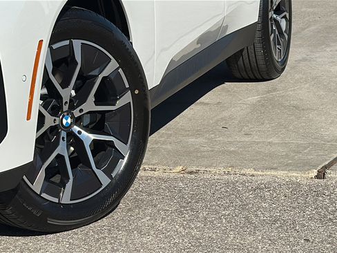 New 2026 BMW X3 xDrive30 w/ Premium Package image 3