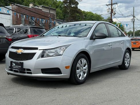 Used 2013 Chevrolet Cruze LS FWD image 3