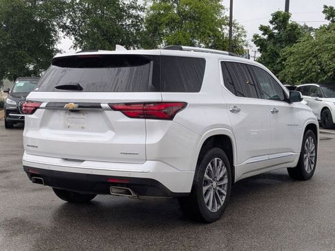 Used 2023 Chevrolet Traverse Premier FWD image 3