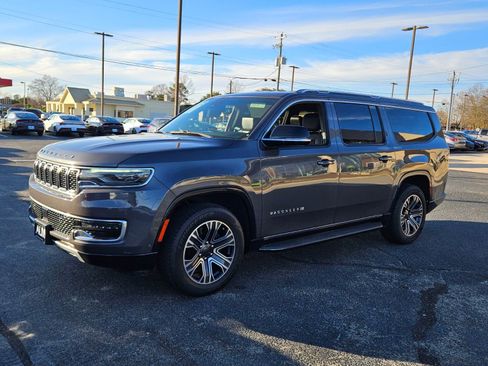 Used 2024 Jeep Wagoneer L Series II w/ Flexible Seating Group image 3