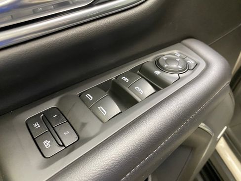 Used 2021 Chevrolet Suburban LT image 25