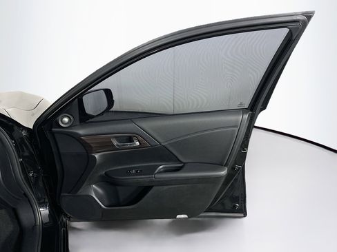 Used 2016 Honda Accord Touring image 31