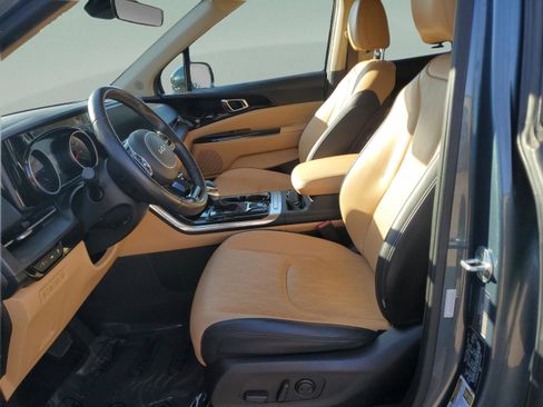 Certified 2023 Kia Carnival EX image 20