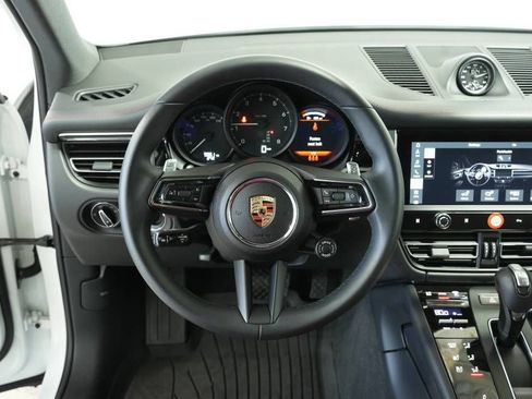 Certified 2025 Porsche Macan AWD/4WD image 13
