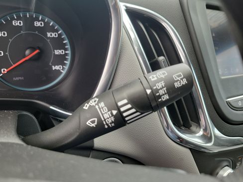 Used 2023 Chevrolet Equinox LS FWD image 17