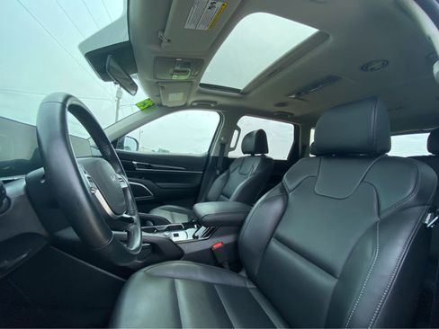 Used 2025 Kia Telluride S FWD image 23