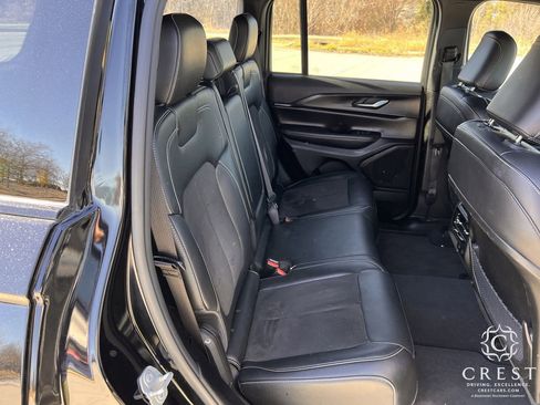 Used 2023 Jeep Grand Cherokee Altitude image 30