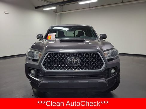 Used 2019 Toyota Tacoma TRD Sport image 2