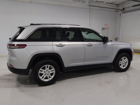 Used 2023 Jeep Grand Cherokee Laredo w/ Luxury Tech Group I AWD/4WD image 10