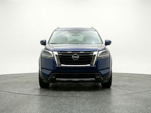 Used 2025 Nissan Pathfinder SV AWD/4WD image 2
