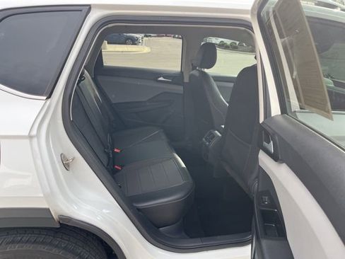 Used 2023 Volkswagen Taos SE image 31