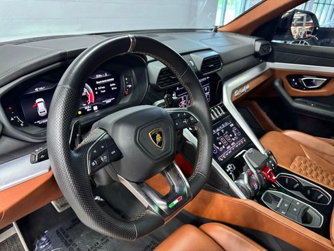 Used 2021 Lamborghini Urus image 19