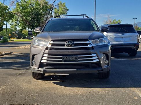 Used 2017 Toyota Highlander XLE AWD/4WD image 2