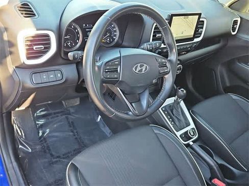 Used 2022 Hyundai Venue Limited image 10