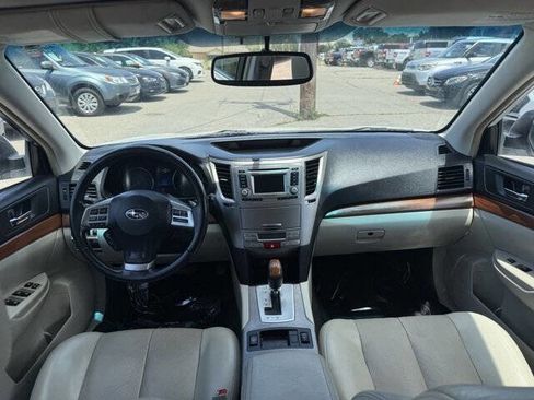 Used 2014 Subaru Outback 2.5i Limited w/ Moonroof Package AWD/4WD image 9