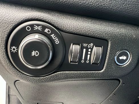 Used 2015 Chrysler 200 S w/ Navigation & Sound Group I image 12