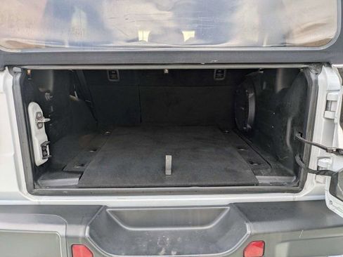 Used 2018 Jeep Wrangler Unlimited Rubicon AWD/4WD image 12