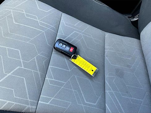 Used 2020 Toyota Tacoma SR5 image 10