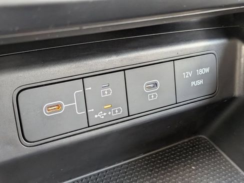 Used 2025 Hyundai Tucson SE FWD image 21