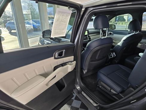 Used 2023 Kia Sorento SX Prestige image 34
