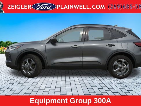 Used 2025 Ford Escape ST-Line w/ Tech Pack #1 AWD/4WD image 2