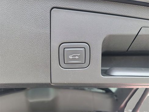 Used 2023 Cadillac XT4 Premium Luxury image 12