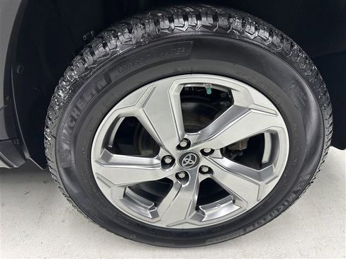 Used 2019 Toyota RAV4 Limited image 16