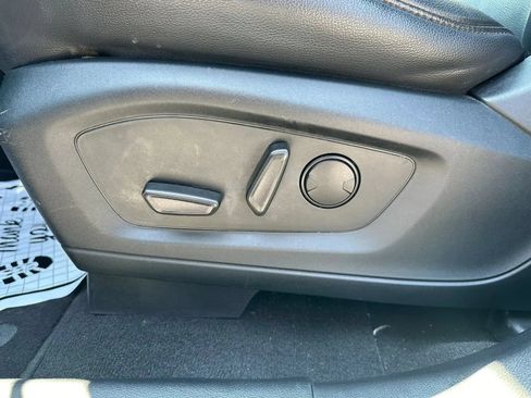Used 2020 Ford Explorer XLT w/ Equipment Group 202A RWD image 10