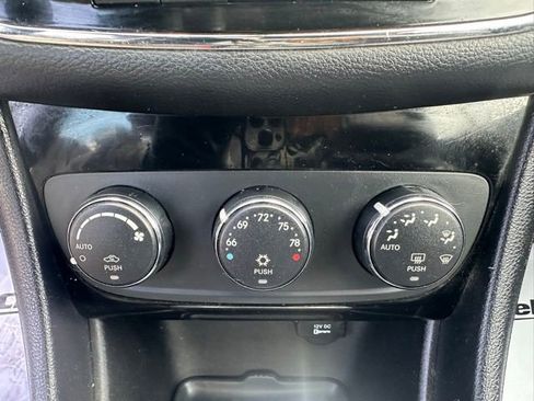 Used 2014 Chrysler 200 Touring FWD image 18