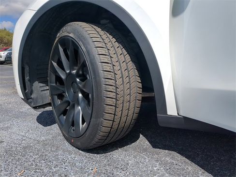 Used 2023 Tesla Model Y Long Range image 38