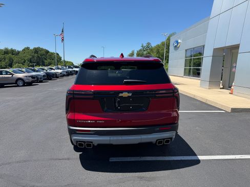 Used 2026 Chevrolet Traverse LT w/ Driver Confidence Package AWD/4WD image 7