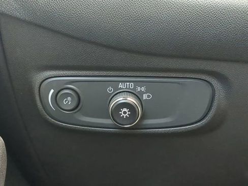 Used 2022 Chevrolet Equinox LS image 25