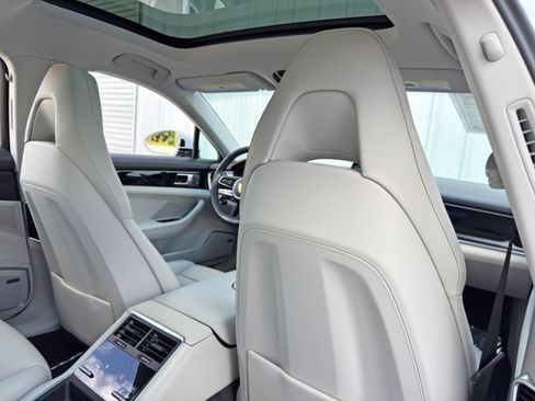 Used 2023 Porsche Panamera 4S w/ Sportdesign Package image 40